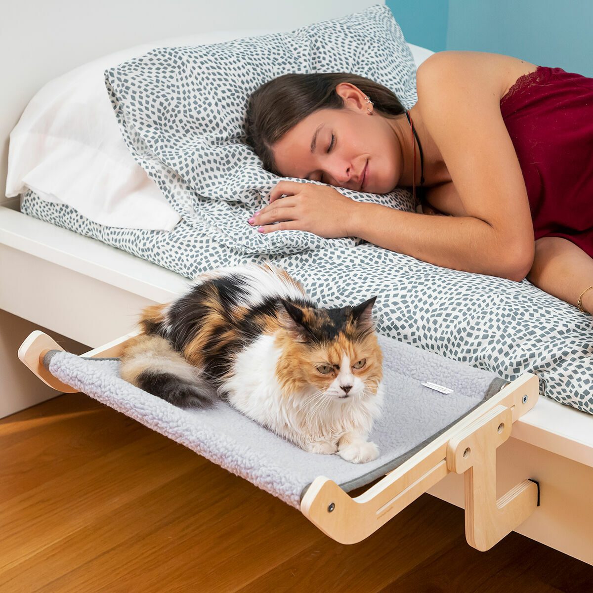 Hamaca colgante para gatos Hamacat de InnovaGoods - imagen principal